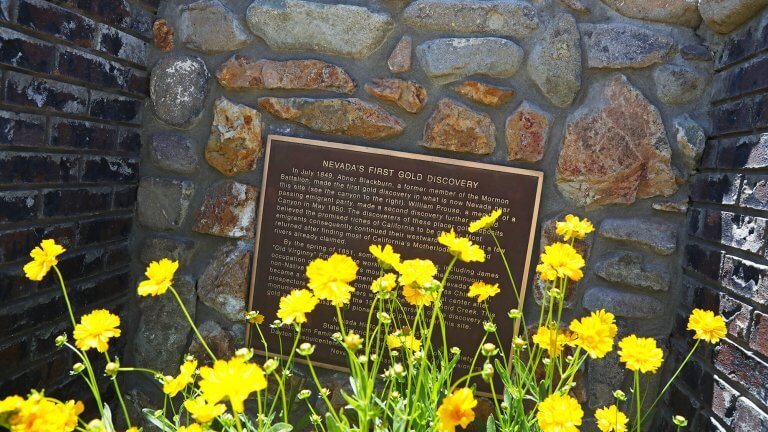 gold discovery sign in historic downtown dayton