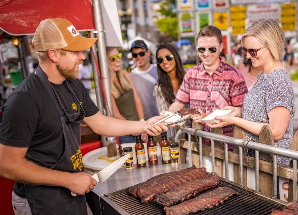 customers at the best in the west nugget rib cook