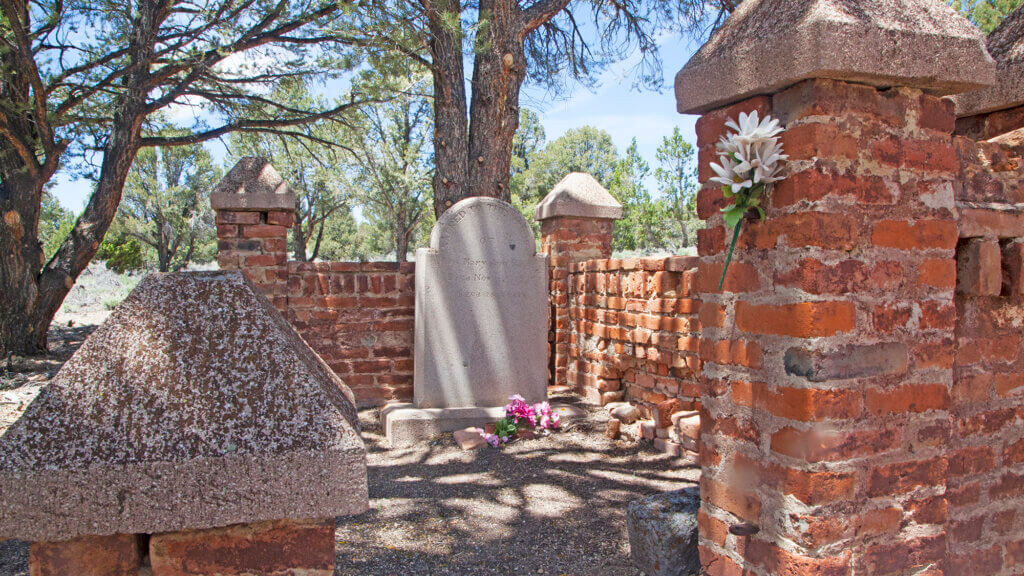 historic aurora cemetery
