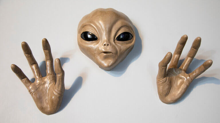 alien head and hands