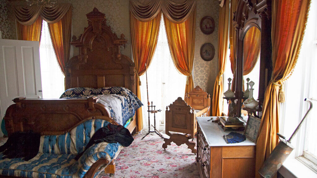 mackay mansion bedroom