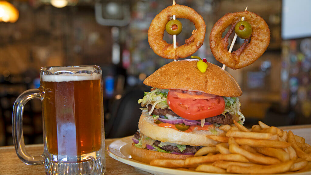 middlegate monster burger and beer