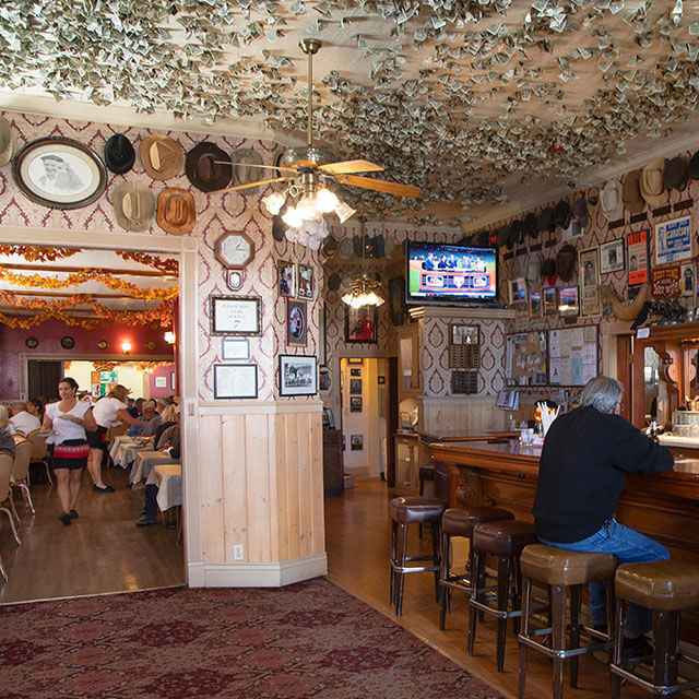 jt basque bar and dining room in gardnerville nevada
