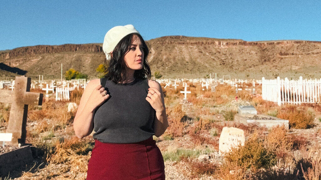 amanda paulson prettyfnspooky at goldfield cemetery in nevada