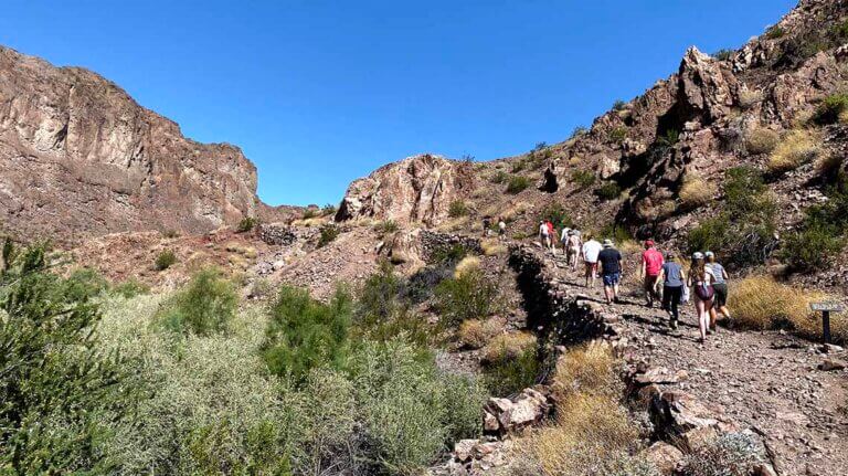 hiking tour with evolution expeditions las vegas
