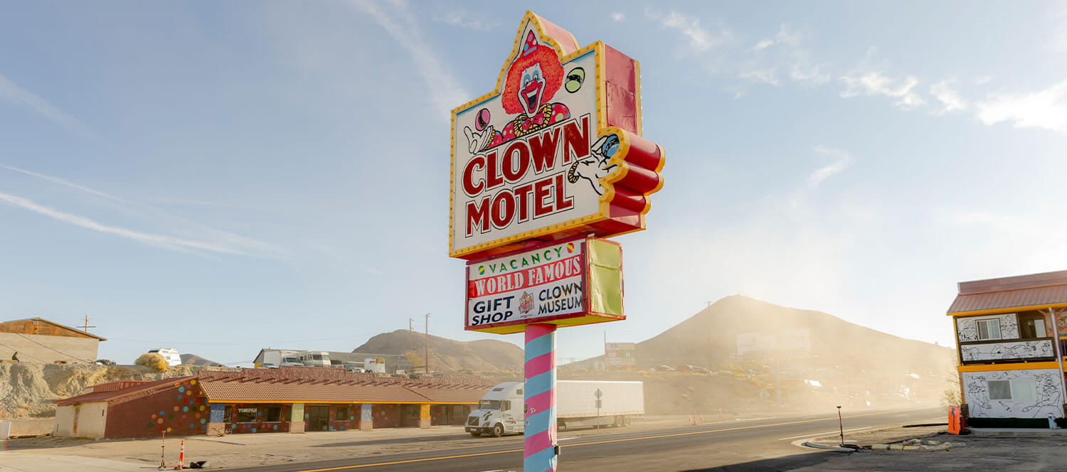 the clown motel sign