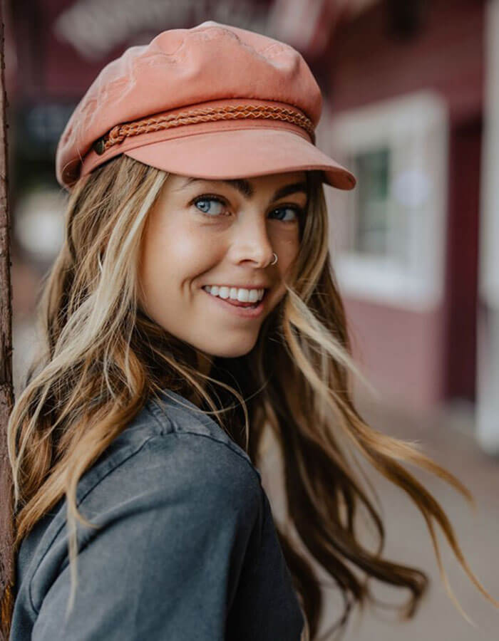 headshot of author shelby burns shelbssays