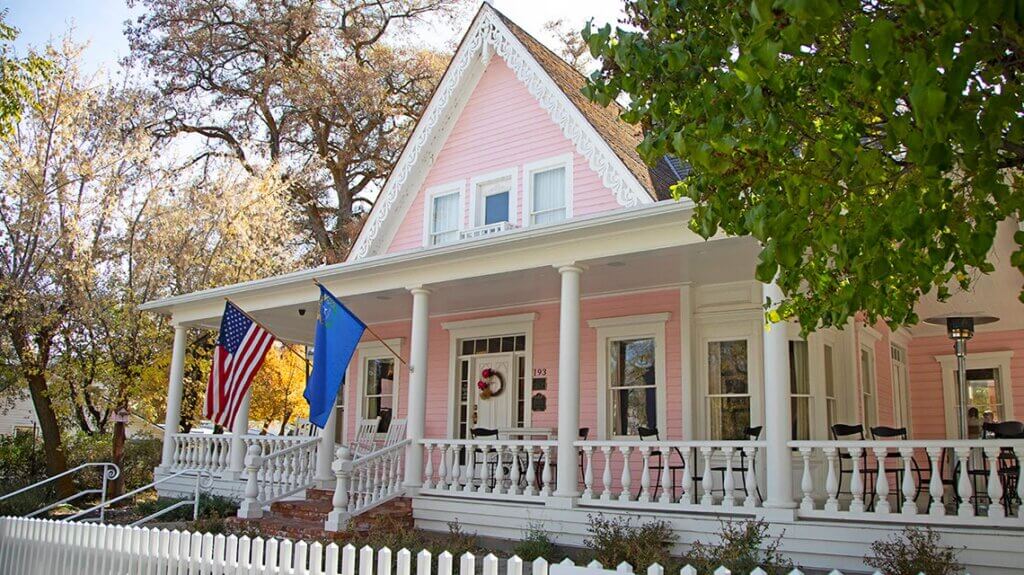 the pink house restaurant in genoa nevada