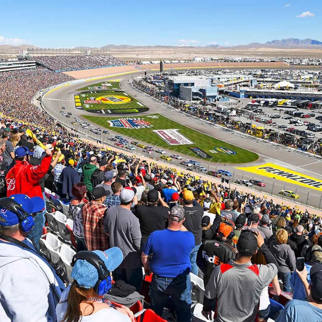 crowd at las vegas motor speedway