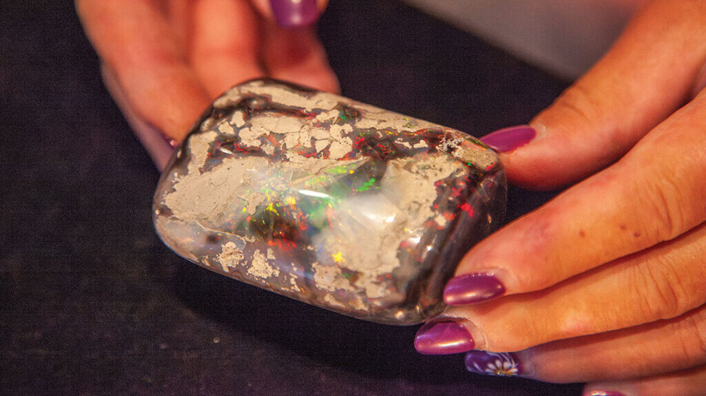 giftshop opal at royal peacock mine