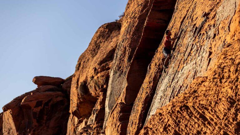 alex honnold climbing at calico basin red rock