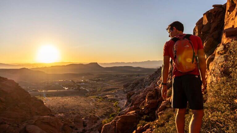 alex honnold hiking las vegas calico basin red rock