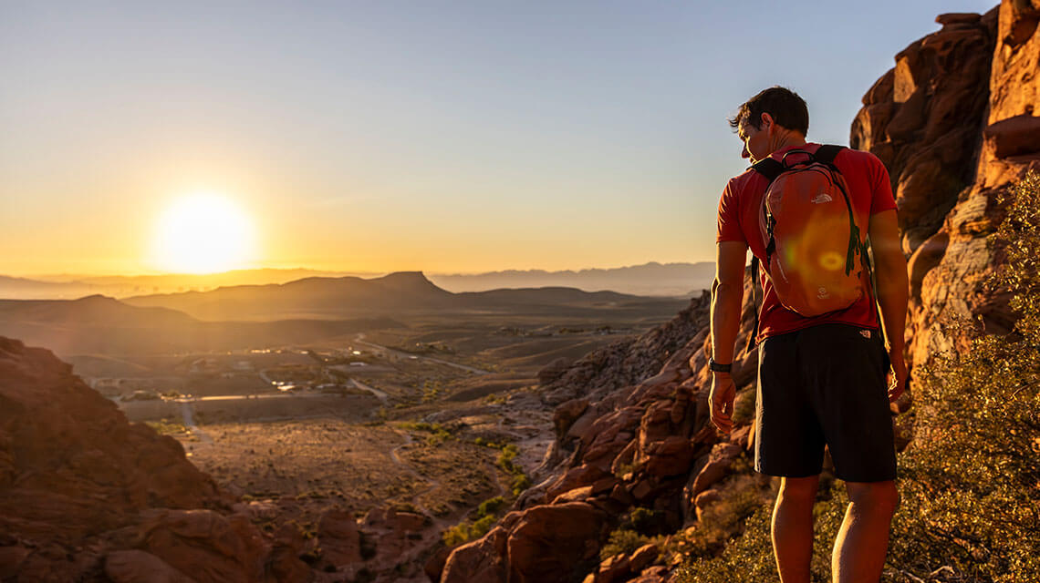 alex honnold hiking las vegas calico basin red rock