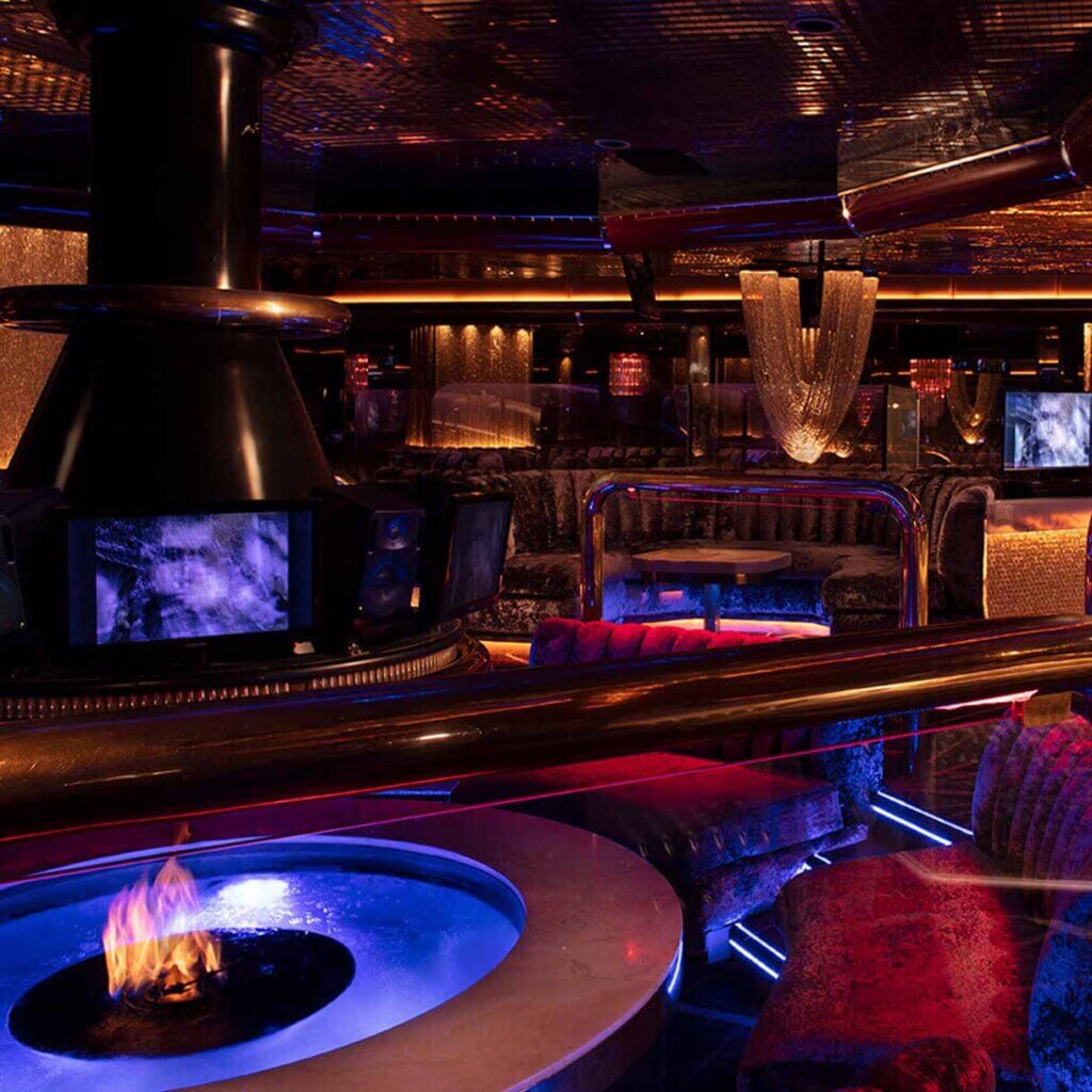 interior retro restaurant at peppermill las vegas