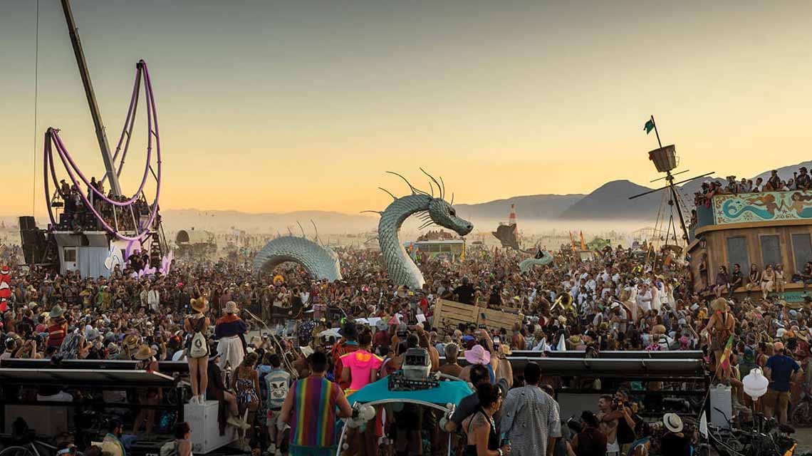 Burning Man Survival Guide What Is Burning Man Crowd And Art Cars At Burning Man 