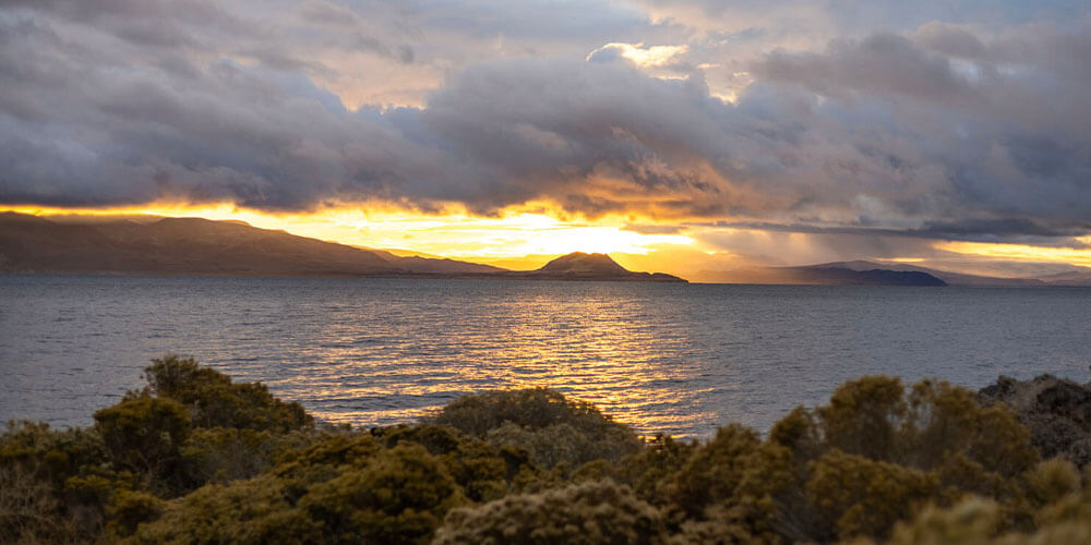 nevada pyramid lake at sunset