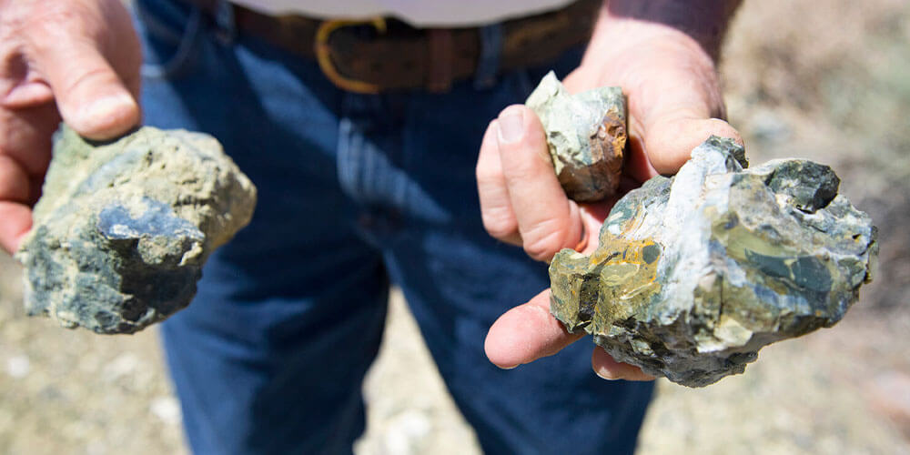 rockhounding at gemfield in nevada