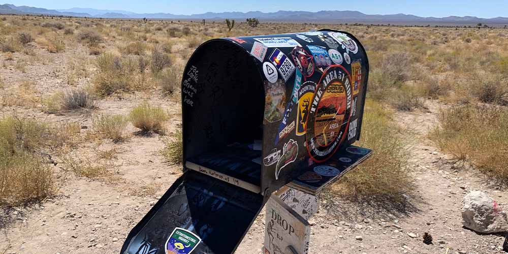 the black mailbox on extraterrestrial highway